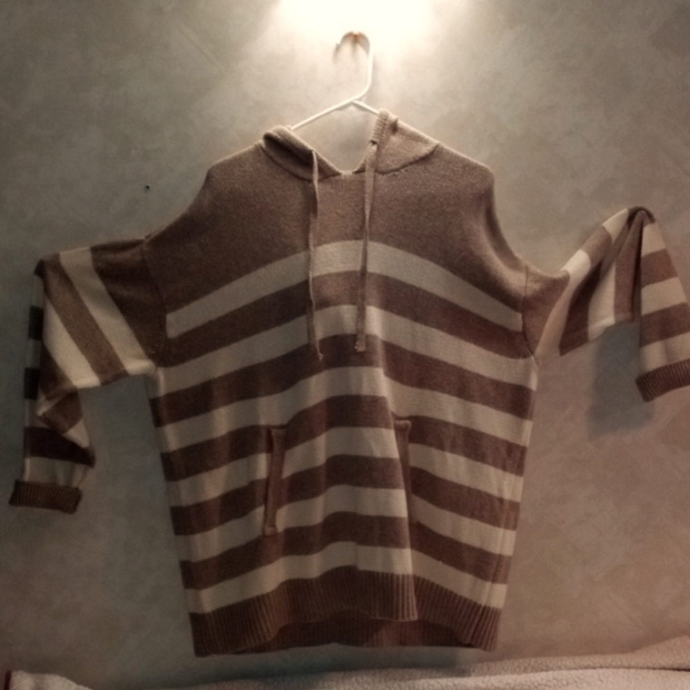 Hooded sweater